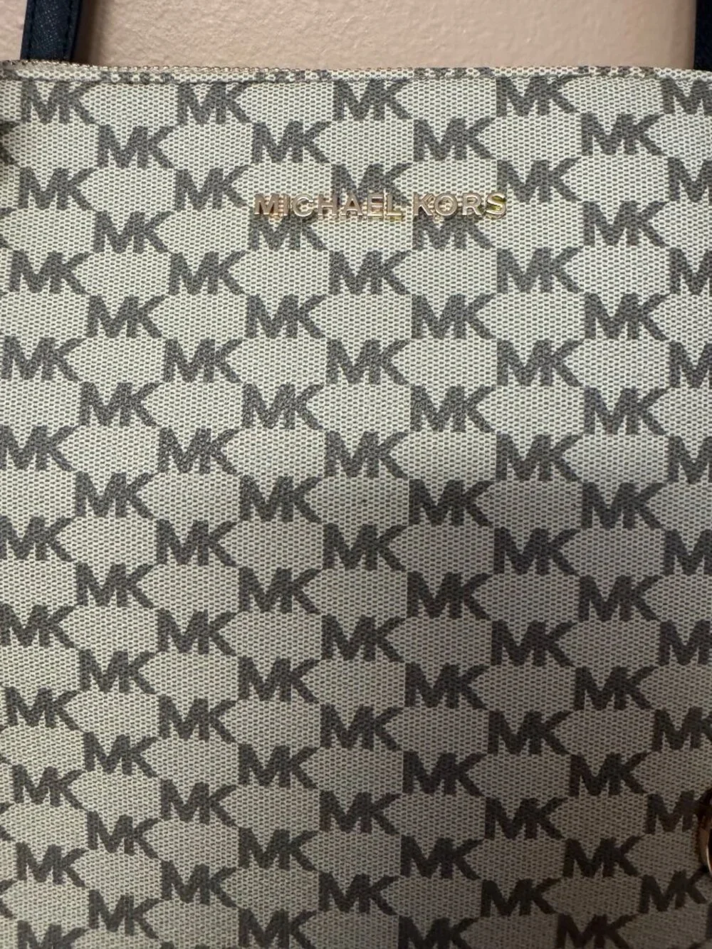 NWT Michael Kors Signature Logo Tote Bag Vanilla Multi Black Gold Zip Shoulder